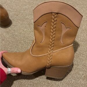 Tan Heeled Cowgirl Boots